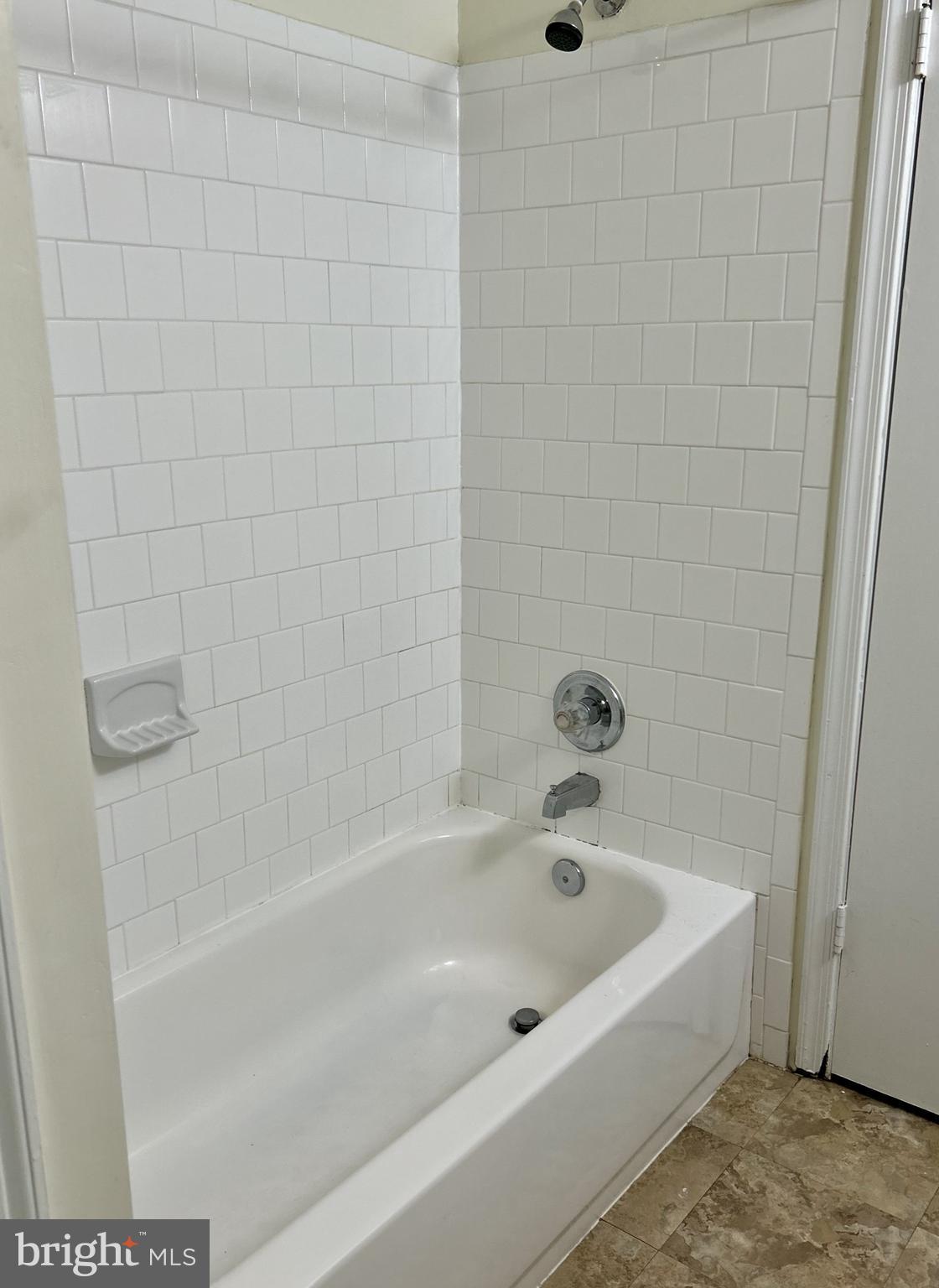 1700 Copley Court Crofton, MD 21114 - Photo 20 of 22 a bathroom with a bathtub