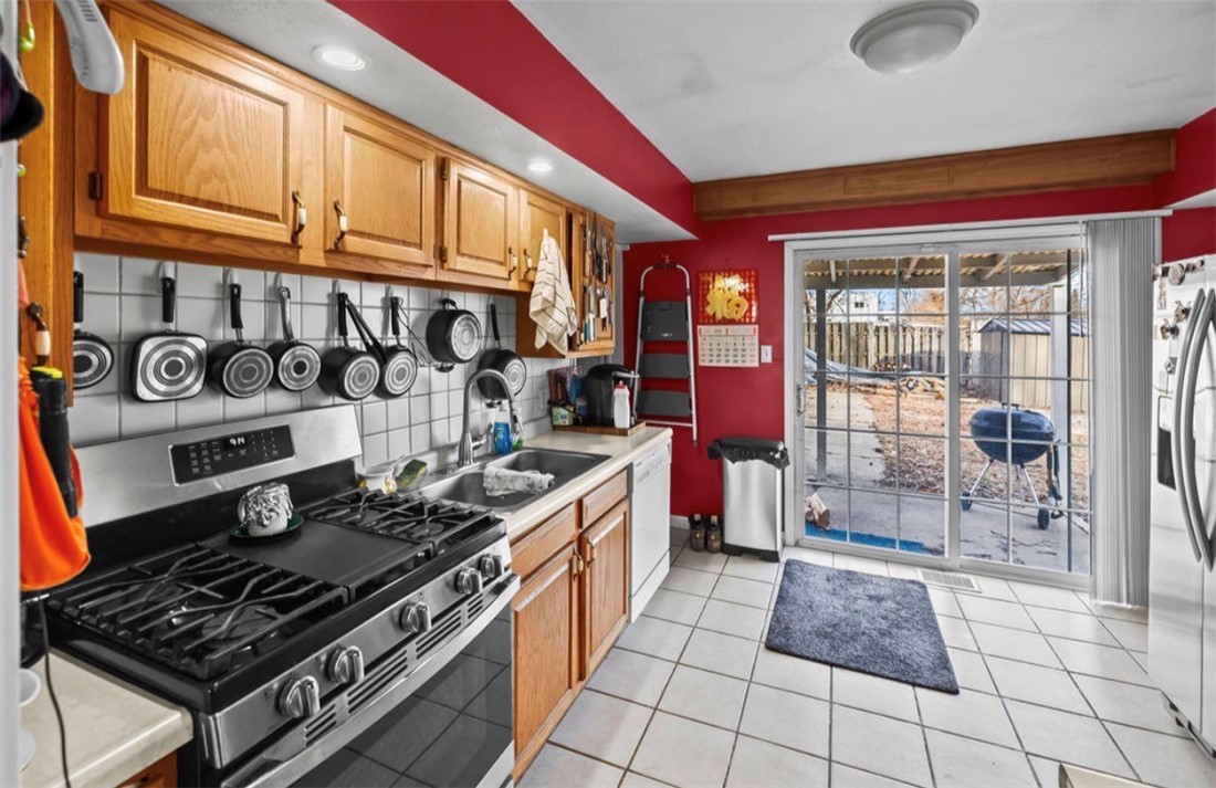 1316 West Sesom Drive Decatur, IL 62521 - Photo 7 of 19 Gallery Image 7