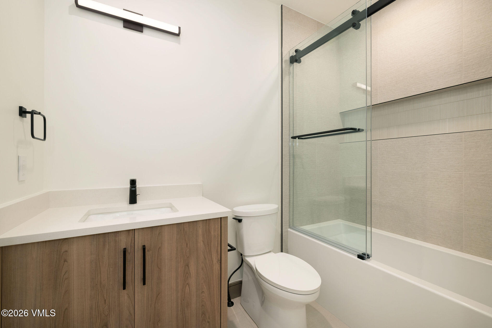 351 Longhorn Road, Unit A Edwards, CO 81632 - Photo 26 of 28 Guest Bath Tub