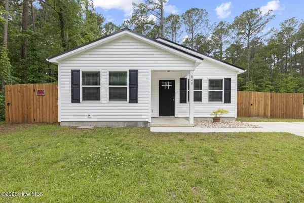 $1,500 | 629 Walnut Drive, Jacksonville, NC 28540