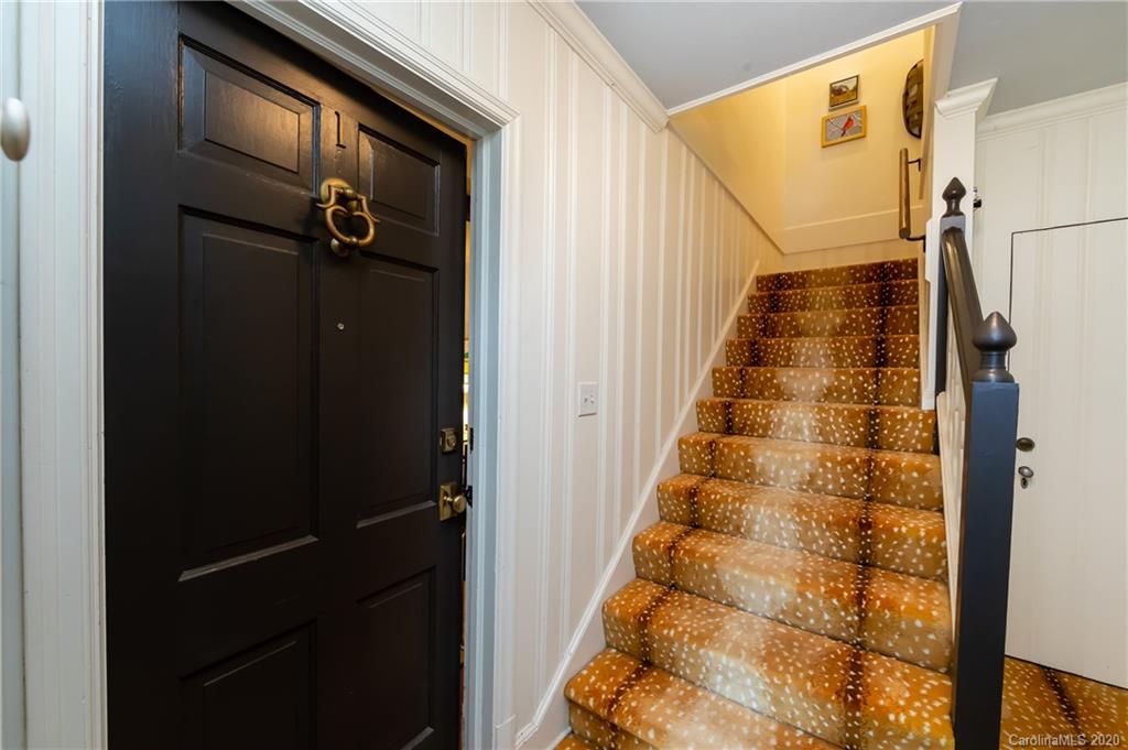 907 Ardsley Road, Unit 1 Charlotte, NC 28207 - Photo 4 of 44 Gallery Image 4