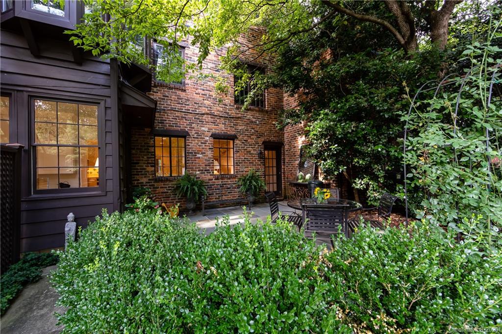 907 Ardsley Road, Unit 1 Charlotte, NC 28207 - Photo 38 of 44 Gallery Image 38