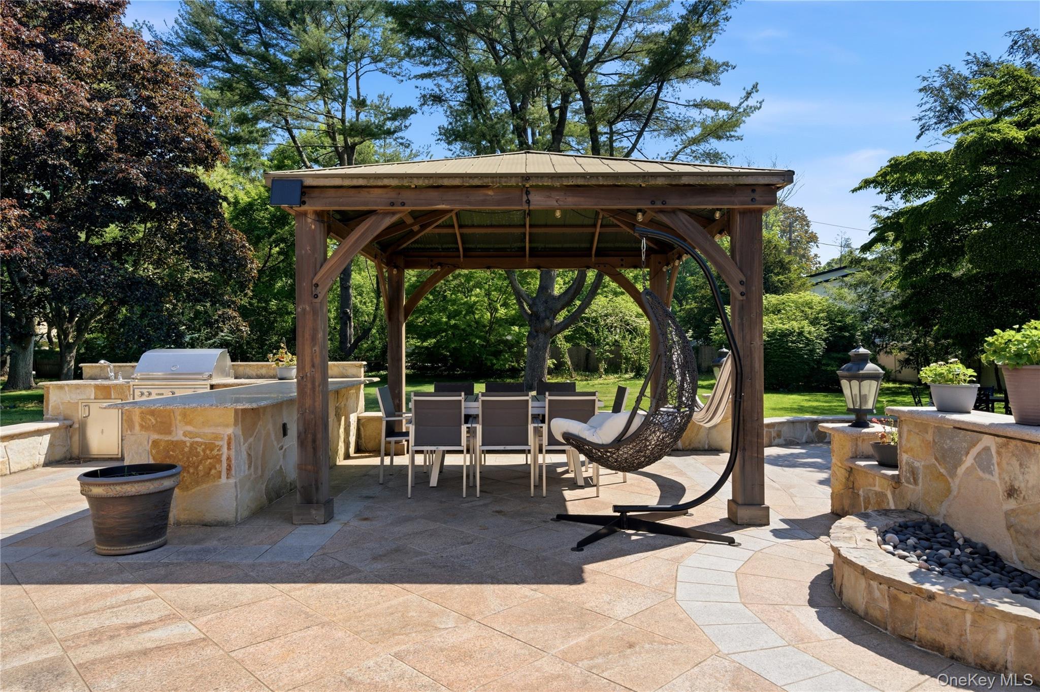 199 Cold Spring Road Syosset, NY 11791 - Photo 34 of 48