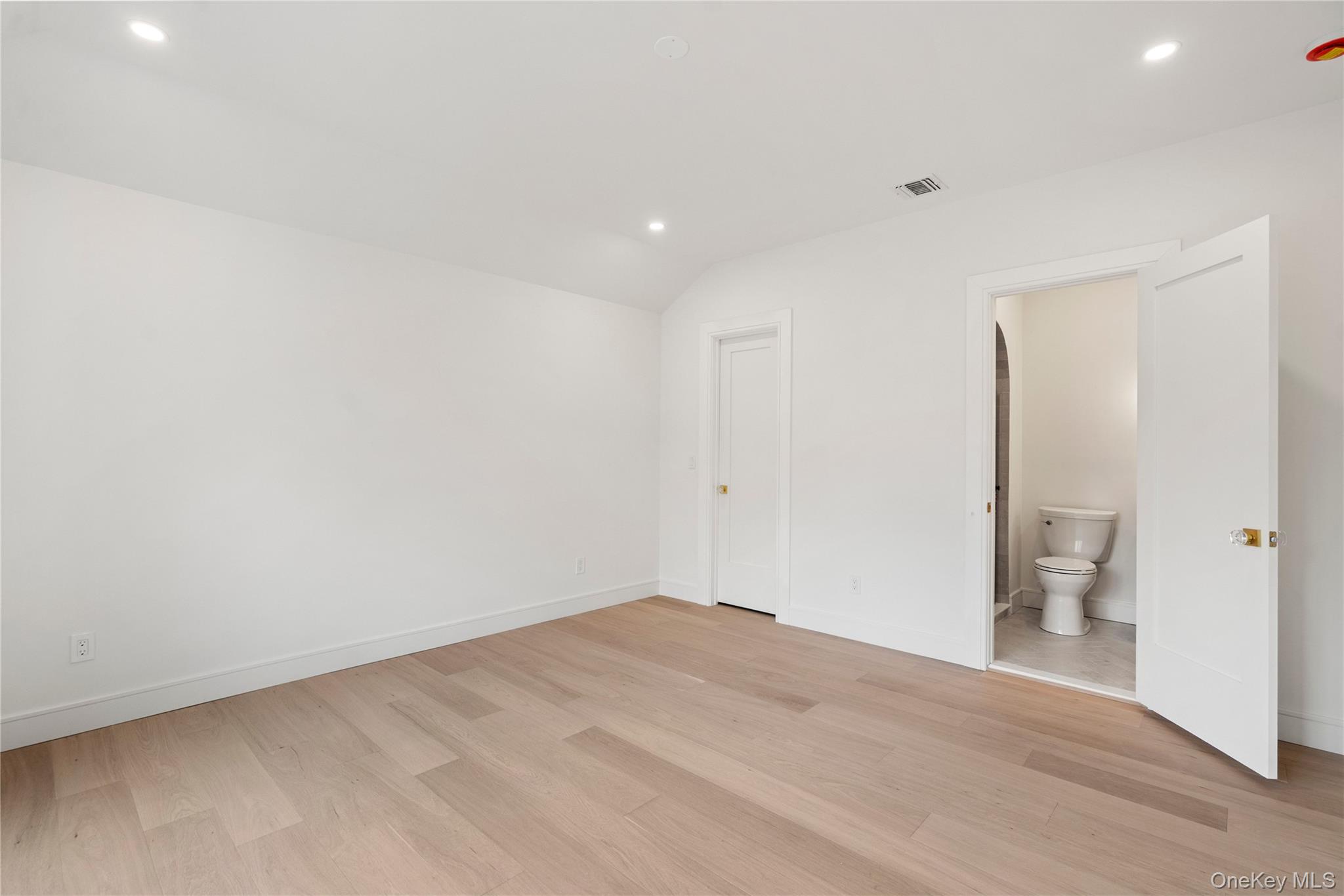 9 Wilderness Road St. James, NY 11780 - Photo 27 of 45 BR 3 Junior Suite