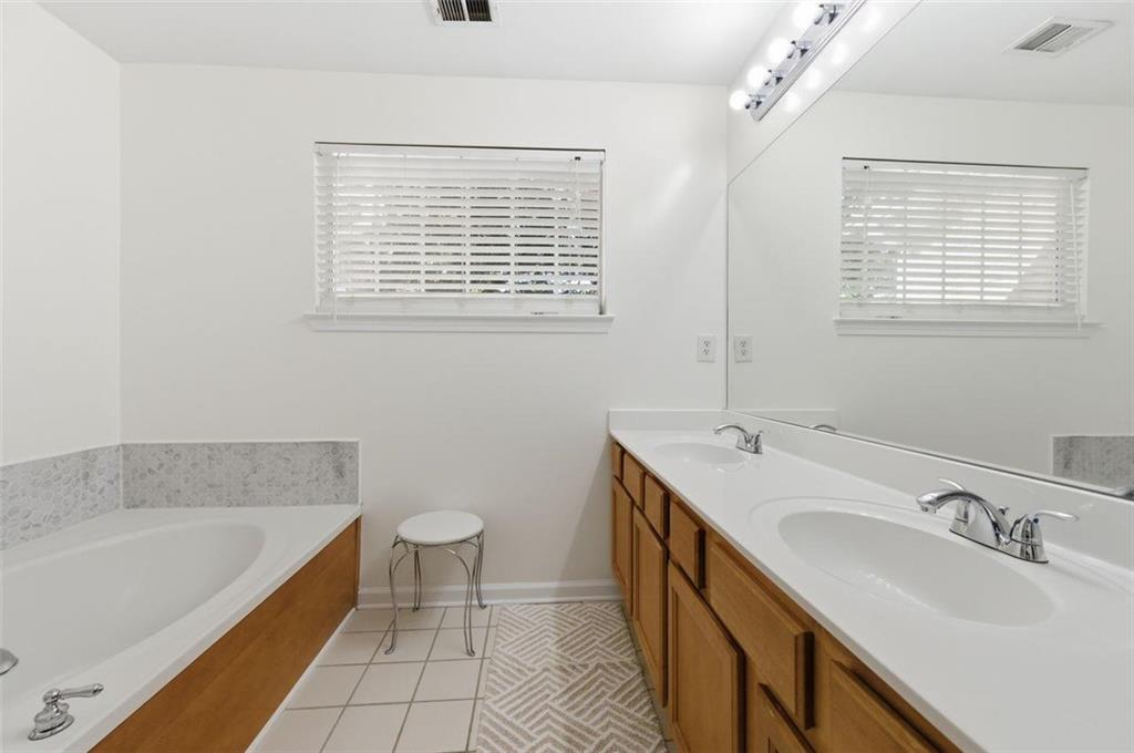 575 Reed Street Southeast Atlanta, GA 30312 - Photo 16 of 21 a bathroom with a sink a vanity and a bathtub