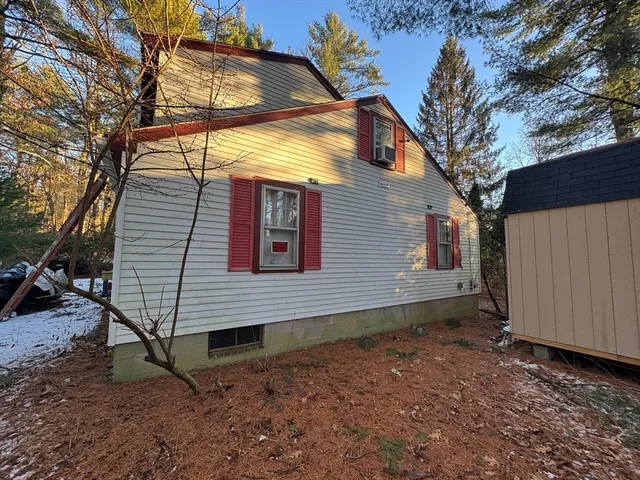 $329,999 | 98 Medway Street, Norfolk, MA 02056