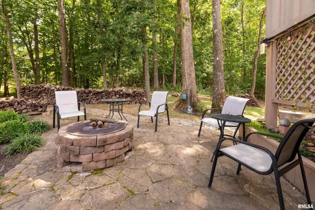 $518,900 | 173 Lake Indian Hills Circle, Carbondale, IL 62902