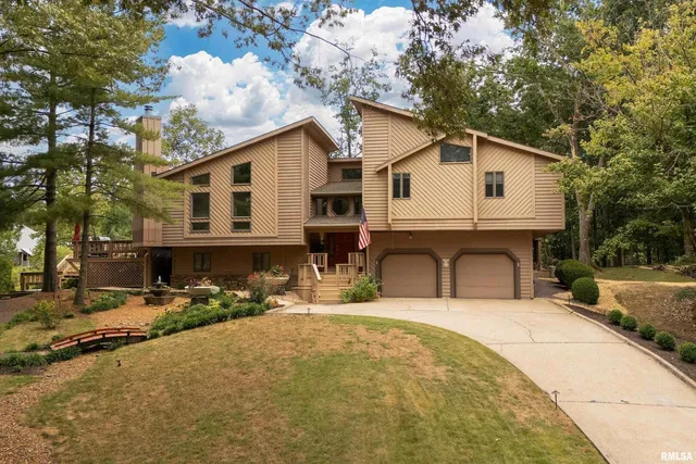 $518,900 | 173 Lake Indian Hills Circle, Carbondale, IL 62902