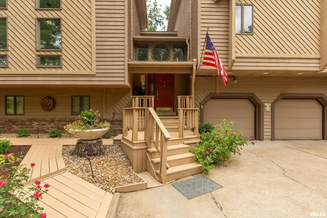 $518,900 | 173 Lake Indian Hills Circle, Carbondale, IL 62902