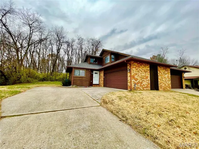 $1,695 | 890 Lester Avenue, Collinsville, IL 62234
