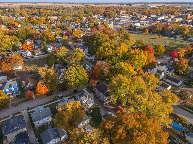 $169,000 | 609 North Jackson Street, Clinton, IL 61727