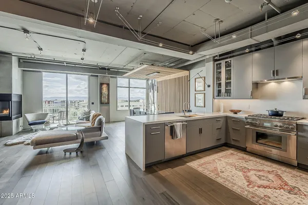 $1,499,000 | 2211 East Camelback Road, Unit 605, Phoenix, AZ 85016