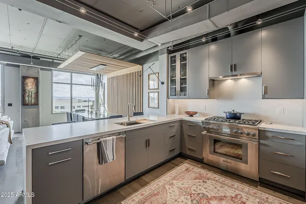 $1,499,000 | 2211 East Camelback Road, Unit 605, Phoenix, AZ 85016
