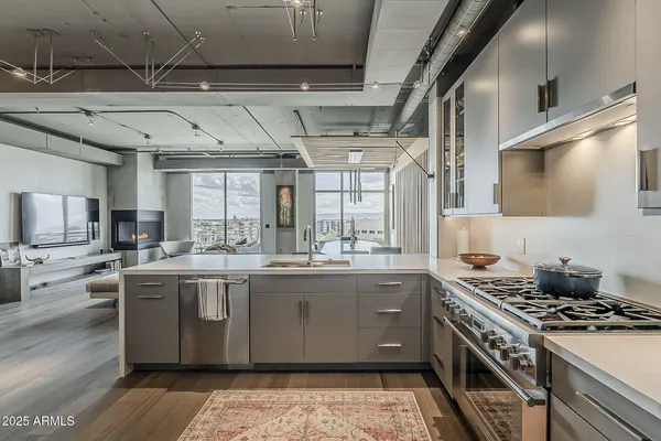 $1,499,000 | 2211 East Camelback Road, Unit 605, Phoenix, AZ 85016