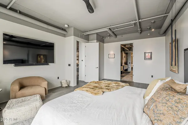 $1,499,000 | 2211 East Camelback Road, Unit 605, Phoenix, AZ 85016