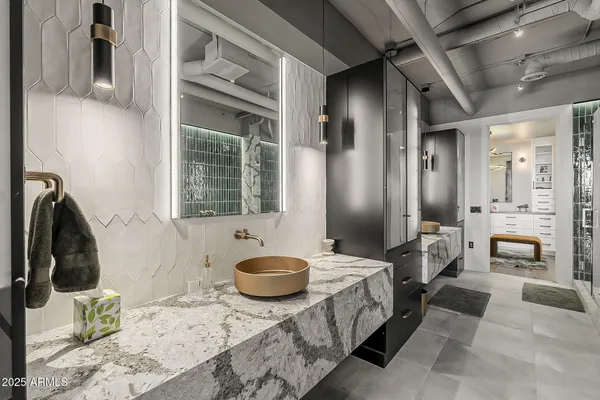 $1,499,000 | 2211 East Camelback Road, Unit 605, Phoenix, AZ 85016