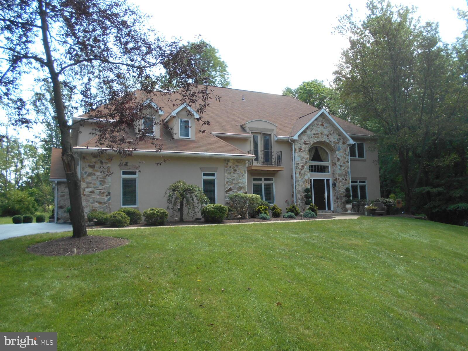 10 Royal Court Reading, PA 19607 - Photo 1 of 36 Front