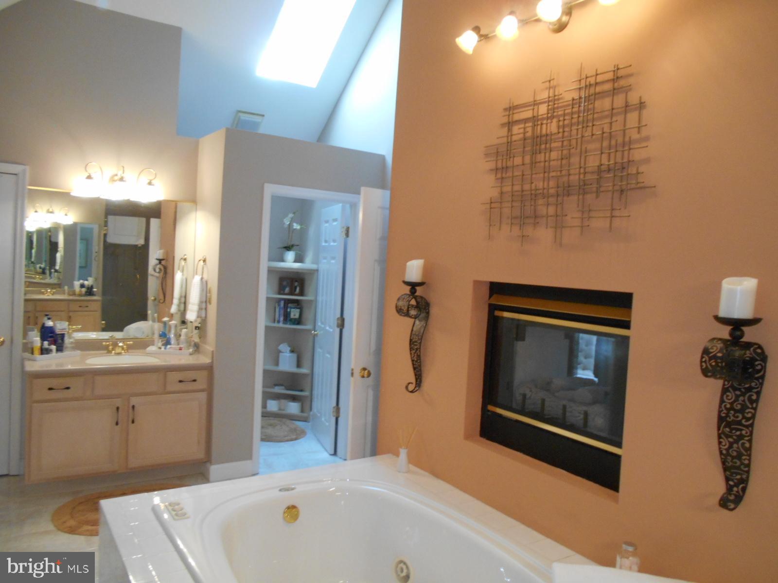 10 Royal Court Reading, PA 19607 - Photo 36 of 36 Master Bathroom