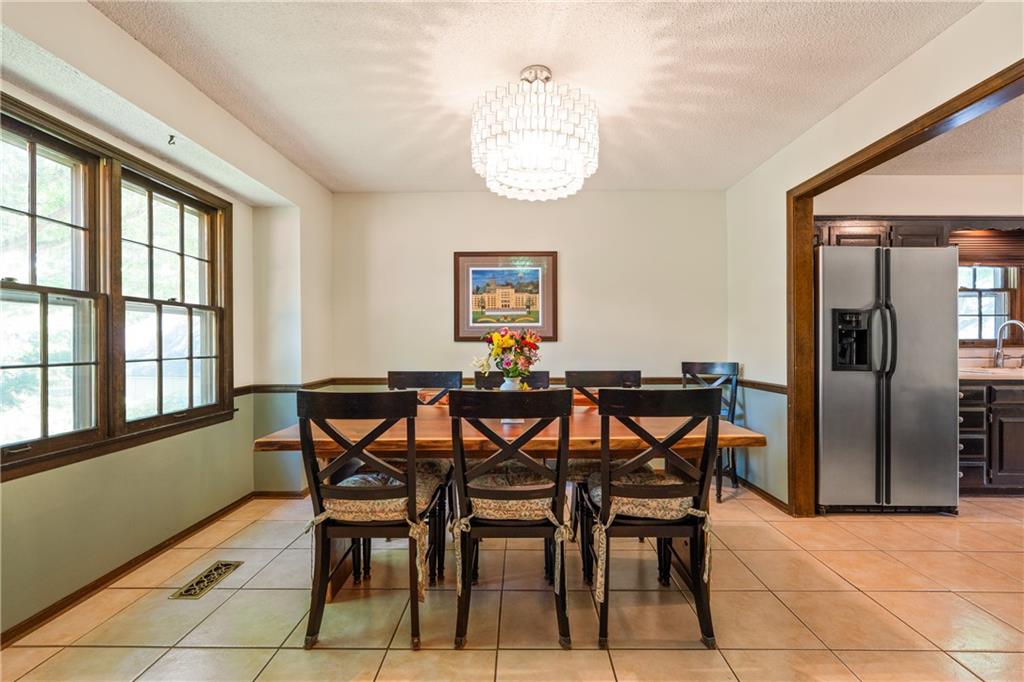 11524 Rosehill Road Overland Park, KS 66210 - Photo 8 of 32