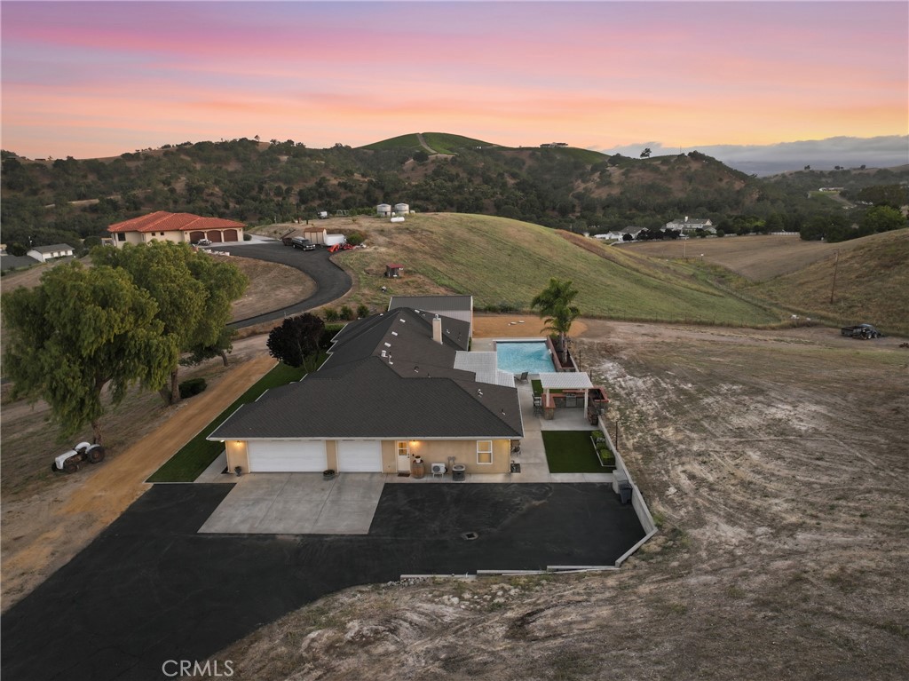 220 Cook Court Templeton, CA 93465 - Photo 43 of 45 an aerial view of a house with mountain view