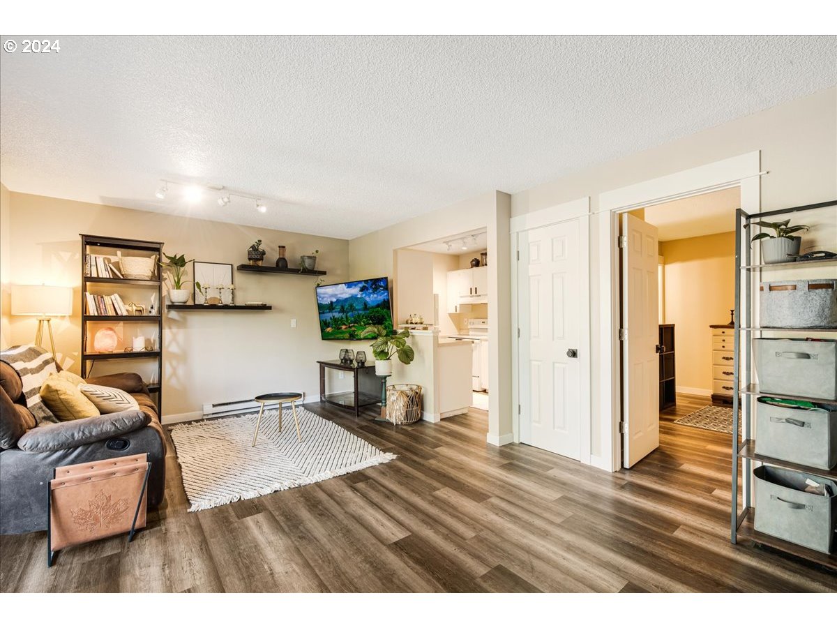 7720 Southwest Barnes Road Portland, OR 97225 - Photo 12 of 29 Gallery Image 12