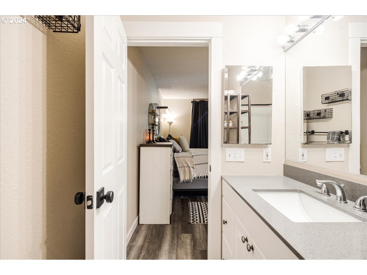 7720 Southwest Barnes Road Portland, OR 97225 - Photo 23 of 29 Gallery Image 23