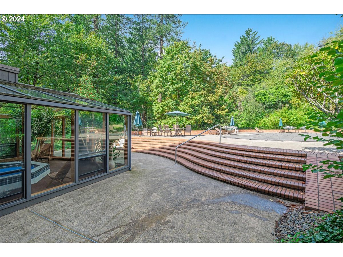 7720 Southwest Barnes Road Portland, OR 97225 - Photo 26 of 29 Gallery Image 26