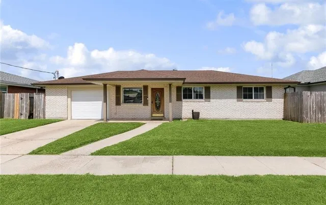 $199,900 | 2716 Volpe Drive, Chalmette, LA 70043