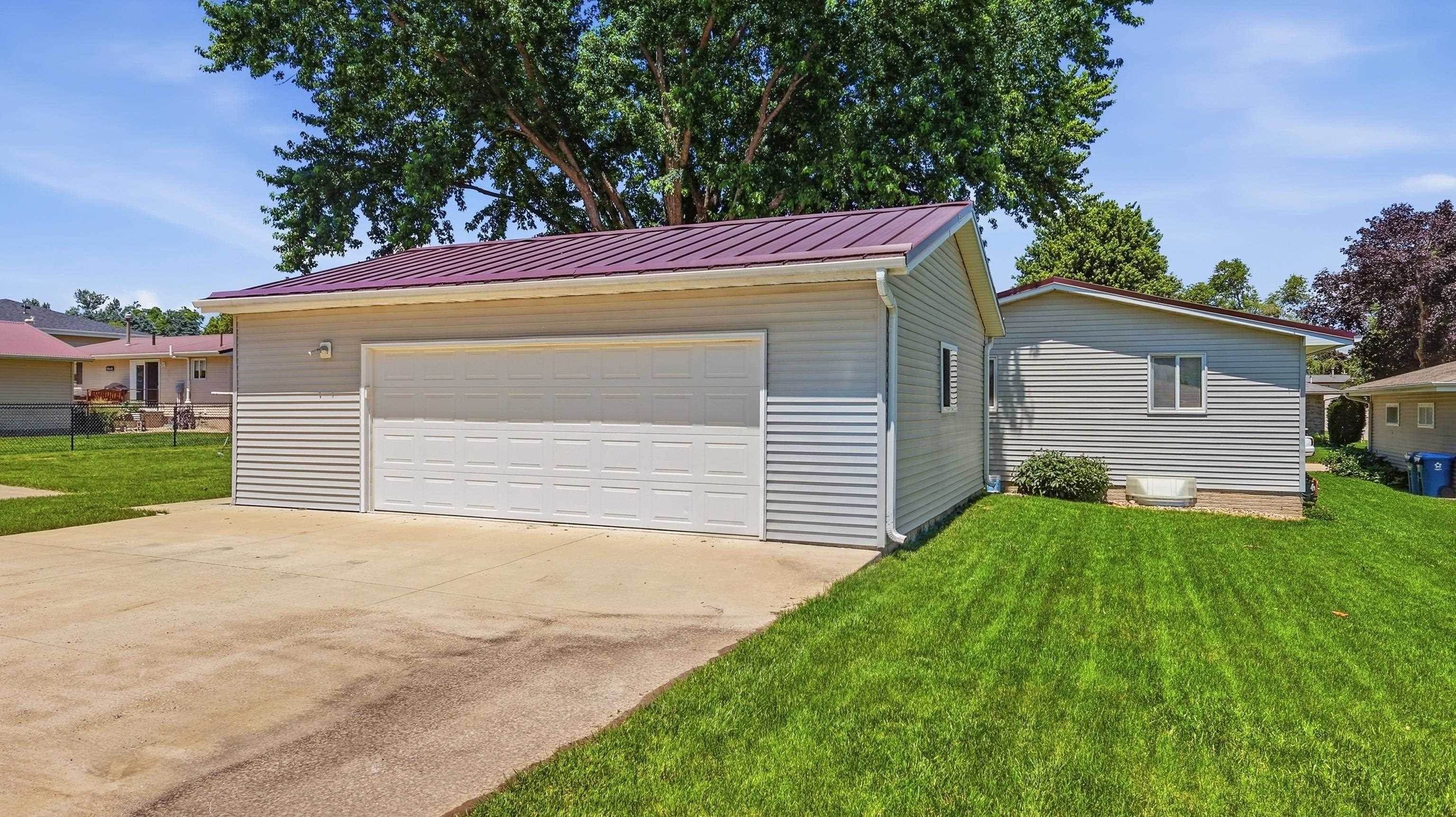 813 Southwest 4th Avenue Cascade, IA 52033 - Photo 17 of 34 Gallery Image 17