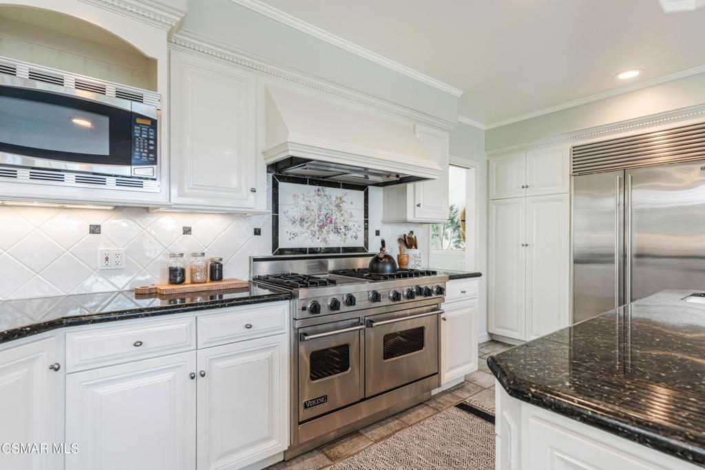 637 Bluegrass Street Simi Valley, CA 93065 - Photo 25 of 67 a kitchen with stainless steel appliances granite countertop a sink stove and refrigerator