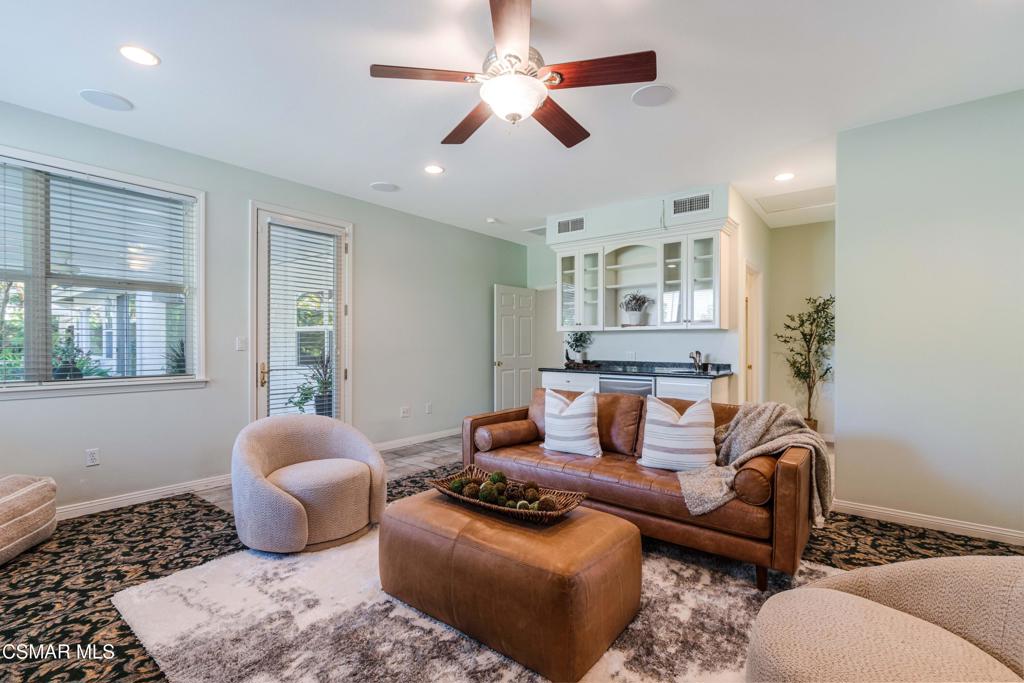 637 Bluegrass Street Simi Valley, CA 93065 - Photo 34 of 67 a living room with furniture