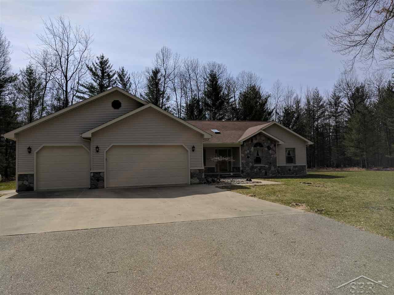 2573 Greenwood Road Alger, MI 48610 - Photo 3 of 34 31323654-2.JPG