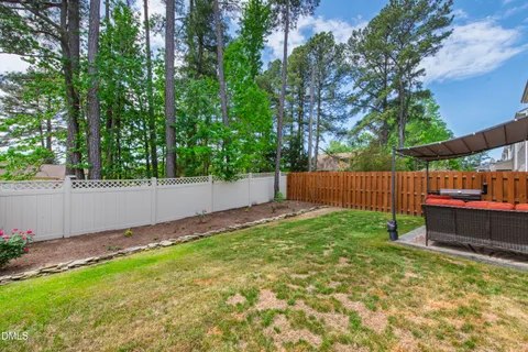 a view of a house with backyard and porch