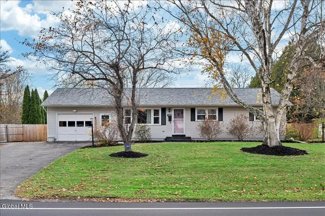 $275,000 | 109 Van Buren Road, Glenville, NY 12302