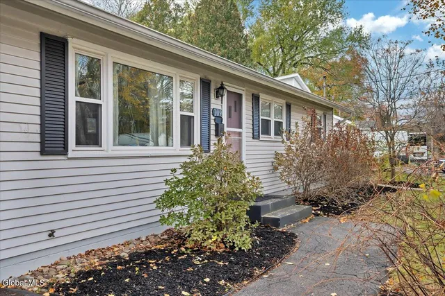 $275,000 | 109 Van Buren Road, Glenville, NY 12302