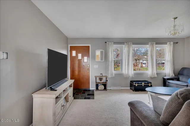 $275,000 | 109 Van Buren Road, Glenville, NY 12302