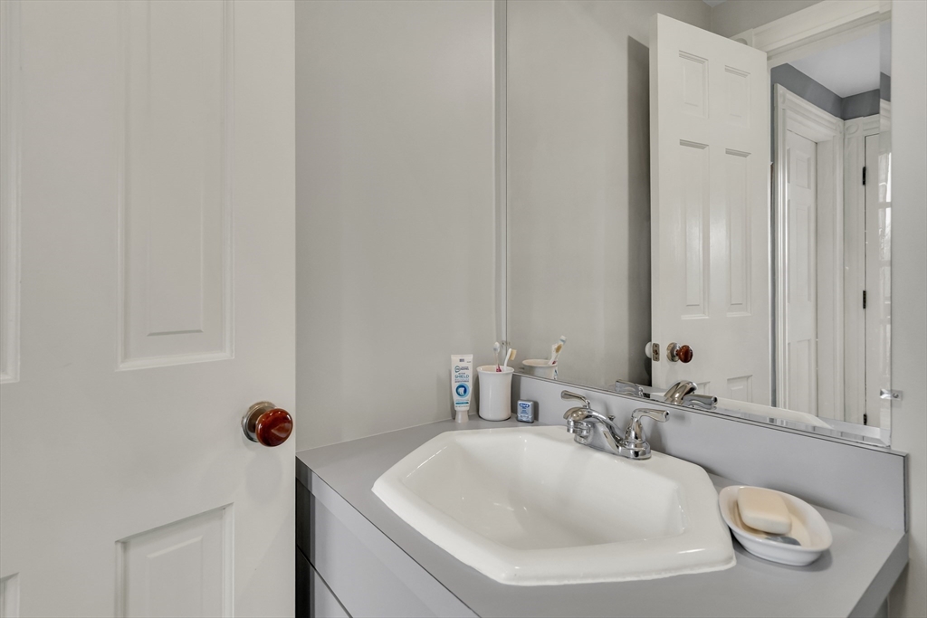 66 Reed St Court, Unit 3 Cambridge, MA 02140 - Photo 9 of 41