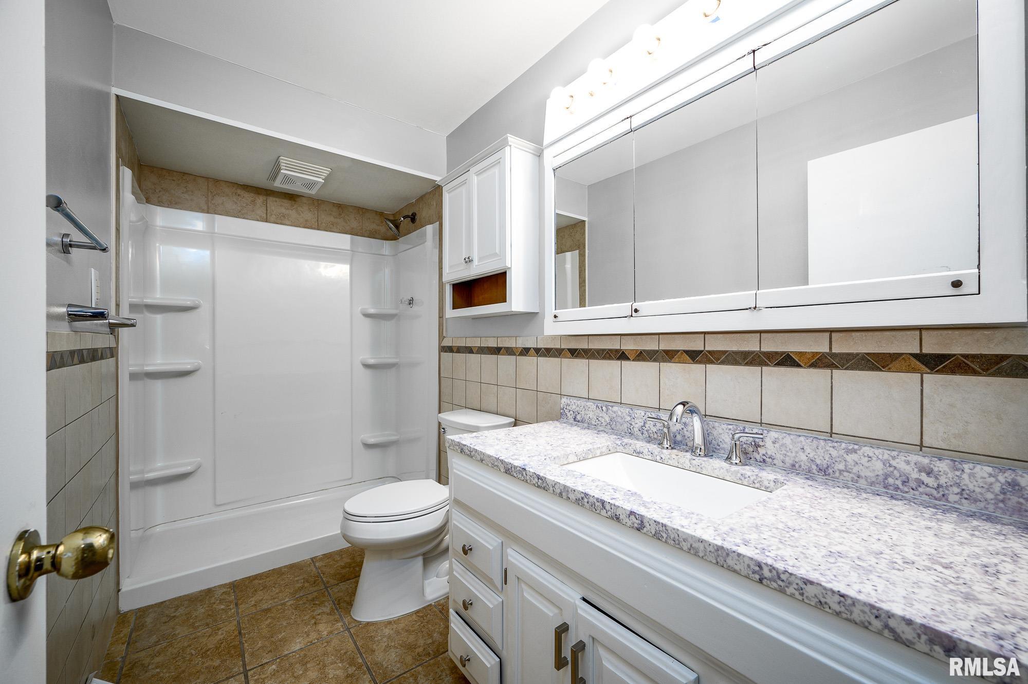 5709 North Hamilton Road Peoria, IL 61614 - Photo 11 of 30 Gallery Image 11