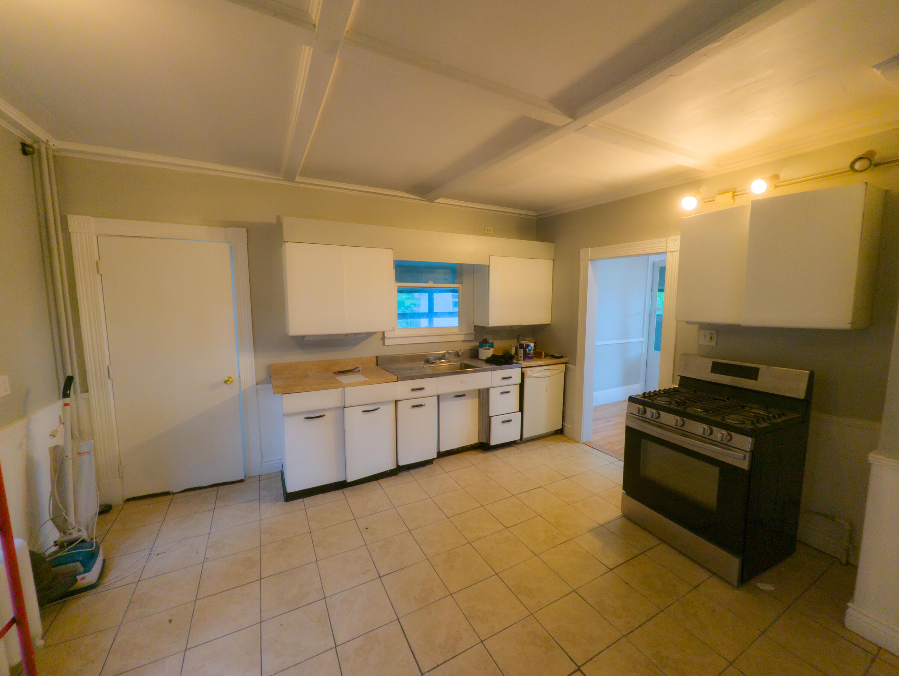 325 Court Street Auburn, ME 04210 - Photo 24 of 64 26 - Indoor Kitchen