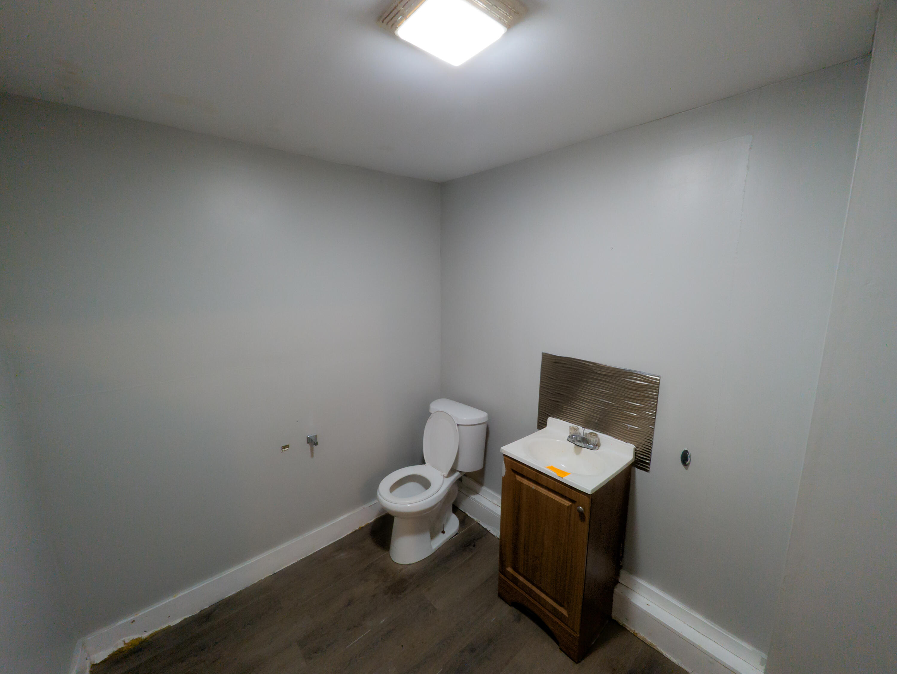 325 Court Street Auburn, ME 04210 - Photo 28 of 64 30 - Indoor Bathroom First Floor