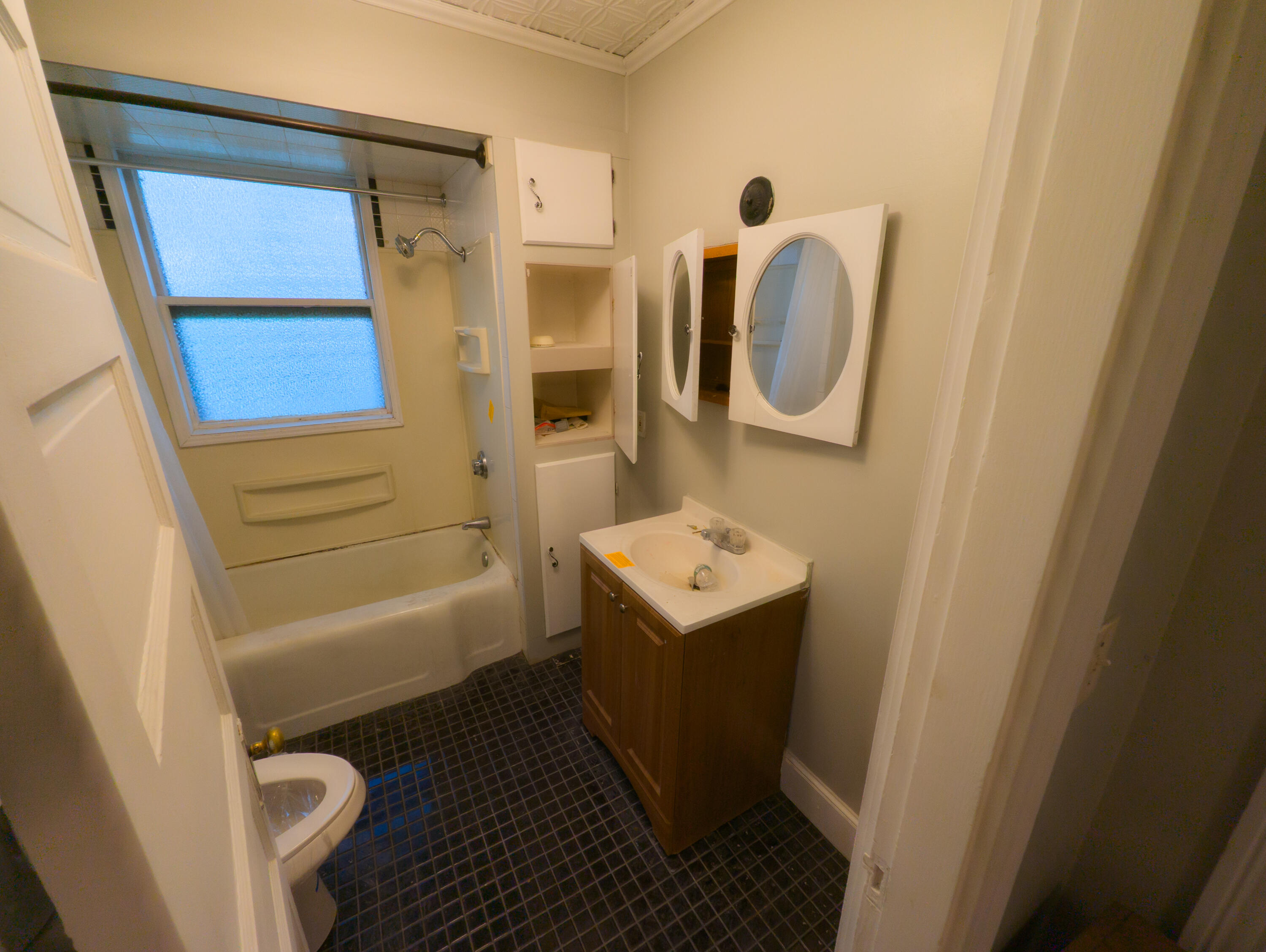 325 Court Street Auburn, ME 04210 - Photo 49 of 64 51 - Upstairs Bathroom