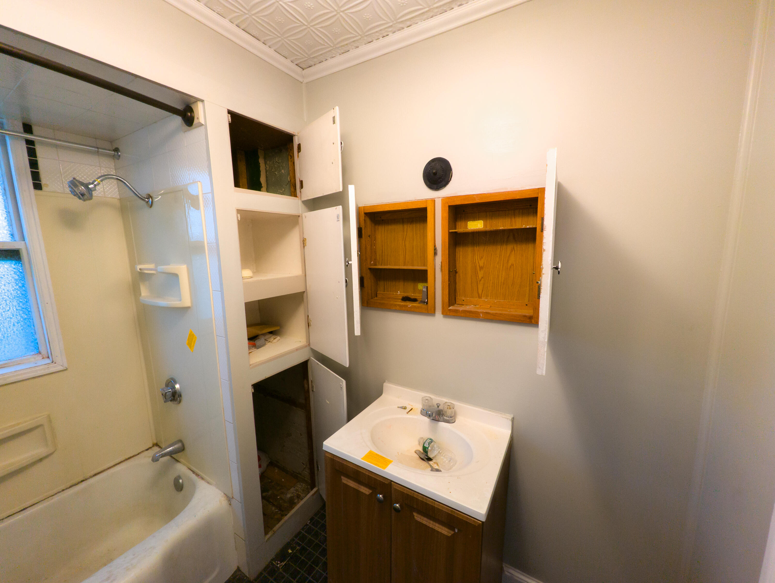 325 Court Street Auburn, ME 04210 - Photo 53 of 64 55 - Upstairs Bathroom