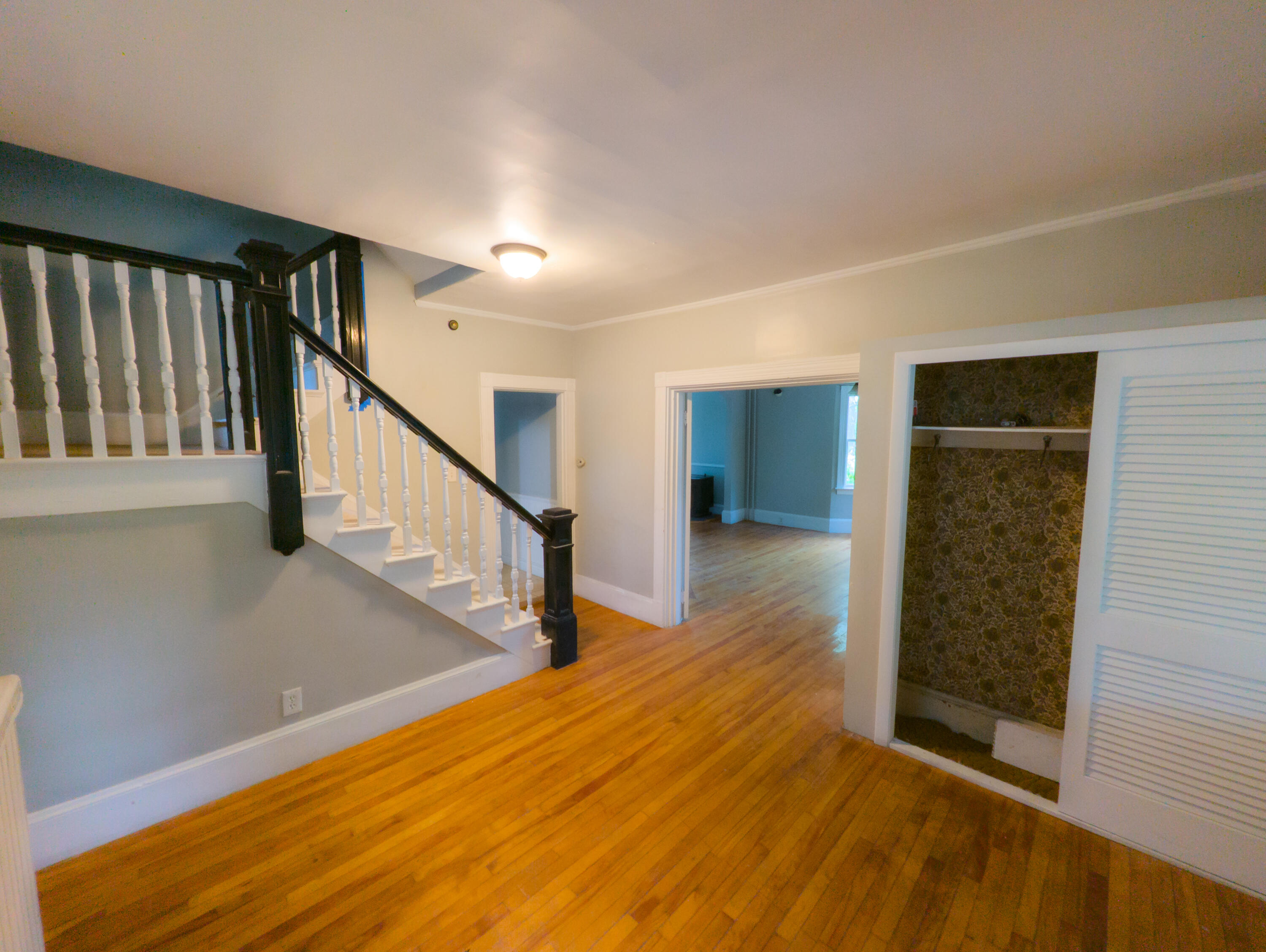 325 Court Street Auburn, ME 04210 - Photo 10 of 64 12- Indoor Entrance