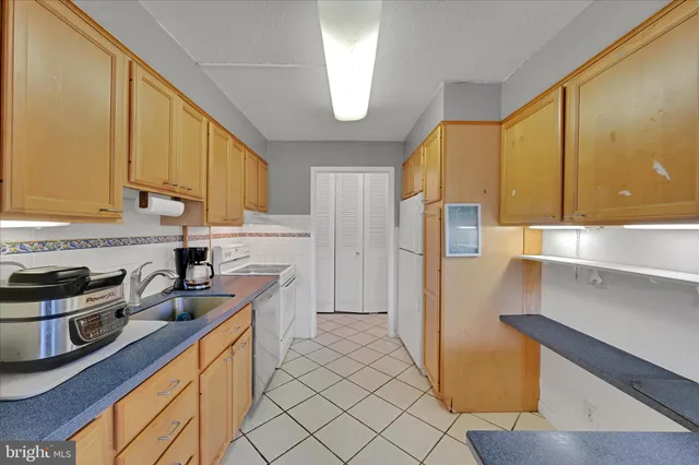 $195,000 | 1001 City Avenue, Unit WA203, Wynnewood, PA 19096