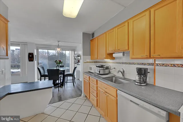 $195,000 | 1001 City Avenue, Unit WA203, Wynnewood, PA 19096