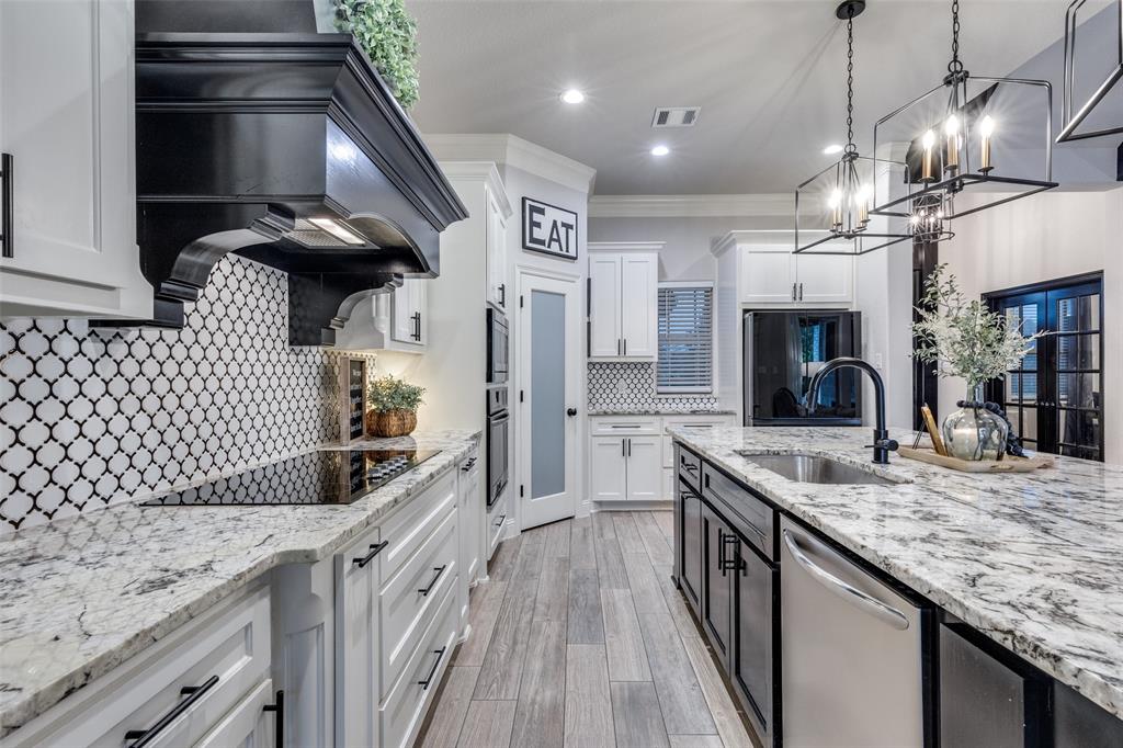 109 Highland Ranch Drive Paradise, TX 76073 - Photo 10 of 33 a kitchen with stainless steel appliances granite countertop a sink a oven and a refrigerator