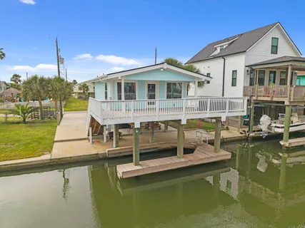 $450,000 | 16708 Cabeza De Vaca, Jamaica Beach, TX 77554