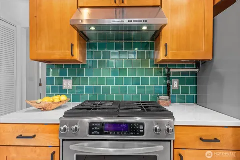 $999,950 | 8205 19th Avenue Northeast, Seattle, WA 98115