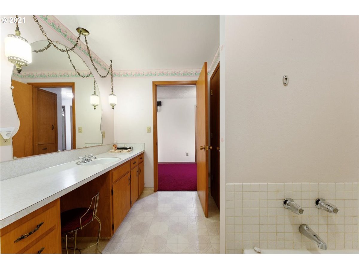 285 Southwest Church Street Dallas, OR 97338 - Photo 22 of 32 Gallery Image 22