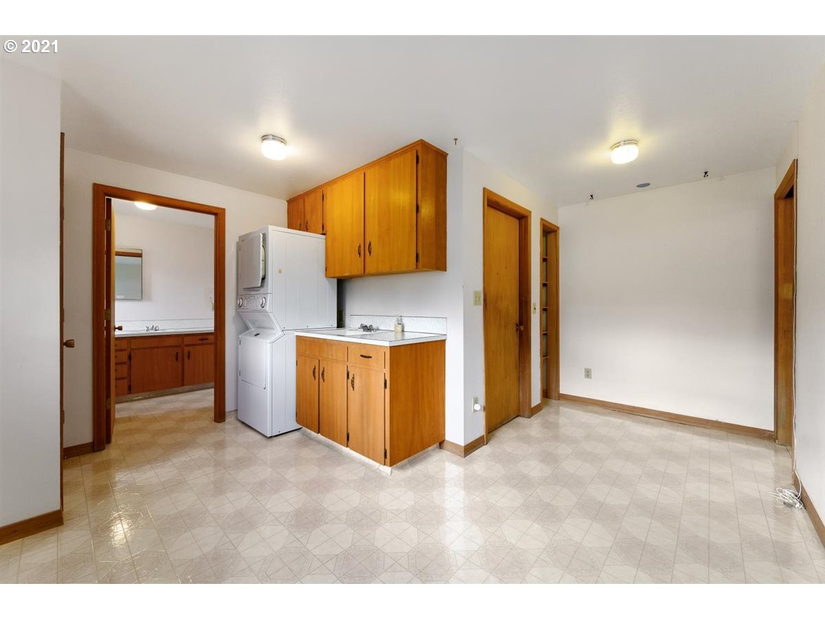 285 Southwest Church Street Dallas, OR 97338 - Photo 23 of 32 Gallery Image 23